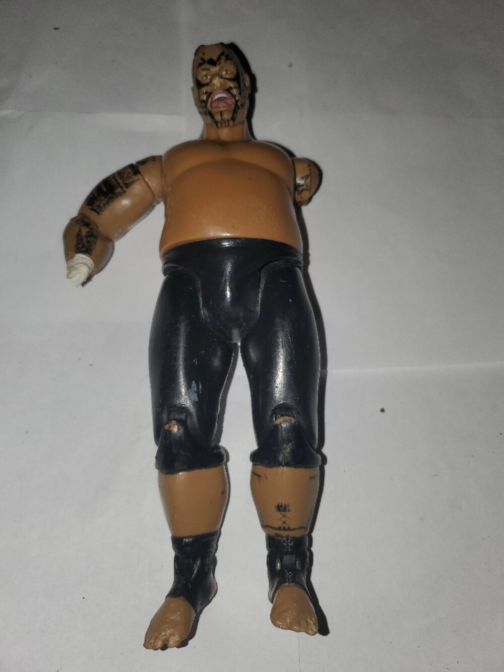 USED VINTAGE UMAGA 7" INCH 2003 WWE WWF WRESTLING ACTION FIGURE